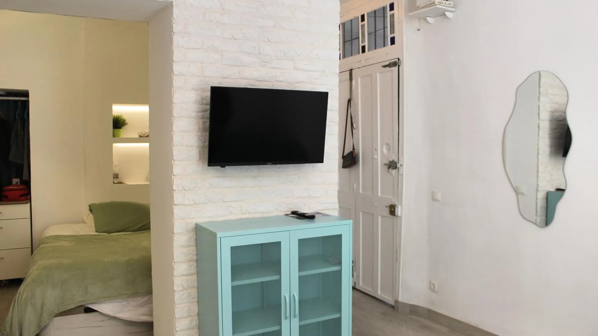 Apartment Iyourbasics Lovely Studio Hinestrosa 23 Free Wifi&Ac Malaga Spain