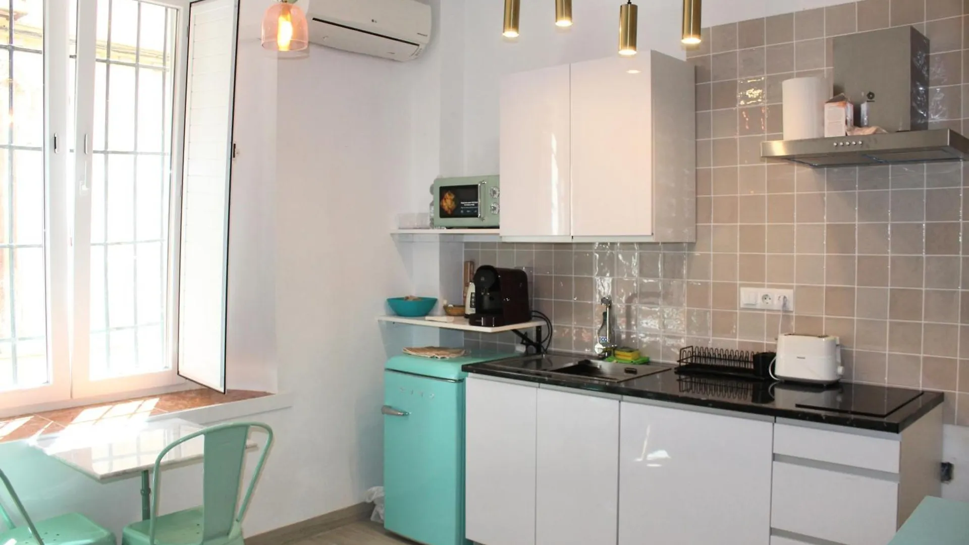 Iyourbasics Lovely Studio Hinestrosa 23 Free Wifi&Ac Malaga 0*,