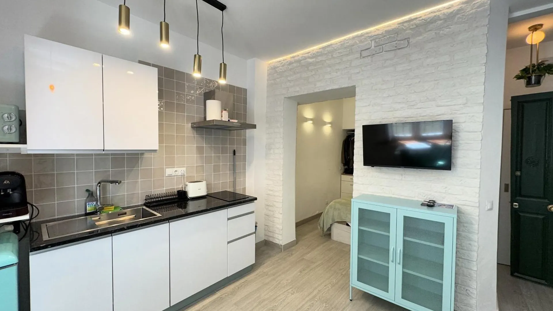Iyourbasics Lovely Studio Hinestrosa 23 Free Wifi&Ac Malaga Apartment
